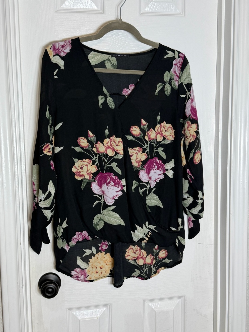 West Kei Black Floral Surplice Blouse Tie Sleeve Top Size Large - Picture 2 of 5